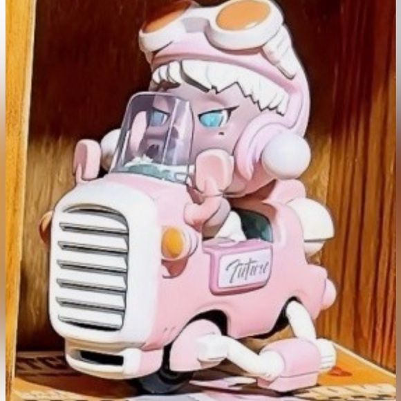 Skullpanda Discontinued Laid back Tomorrow series. “Catch the Moment” Rare. - Picture 4 of 9